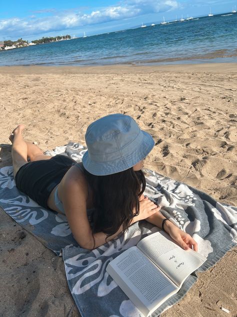 Book Beach Pictures, Beach Book Aesthetic, Bookish Photoshoot, Beachy Sunsets, Coastal Coquette, Outdoor Friends, Reading On The Beach, Seaside Pictures, Book Beach