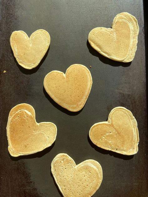 Shaped Pancakes, Heart Pancakes, Food Pancakes, Heart Shaped Pancakes, Shaped Food, Heart Shaped Food, Cream Scones, Interesting Food Recipes, Pretty Food