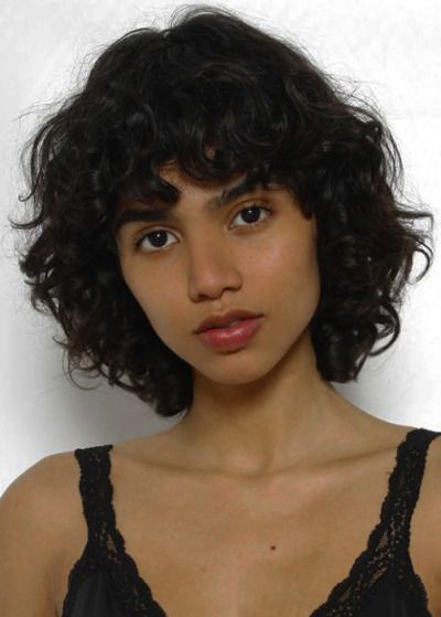 60s Short Curly Hair, French Short Curly Hair, Short Curly Haircut For Women, Short Curly Dark Hair, Short Wavy Hairstyle Women, 2c Short Hair, Curly Bangs Short Hair, Short Curly Hair Girl, Short 2c Hair