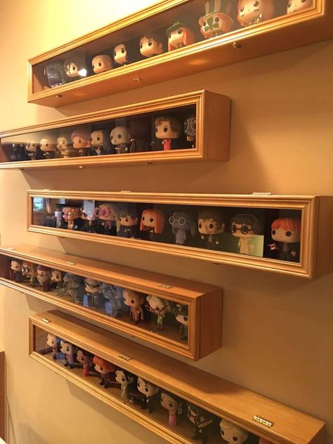 Funko Display Ideas, Funko Pop Display Ideas, Funko Pop Shelves, Baseball Bat Display, Trinket Display, Bat Display, Marvel Room, Funko Pop Display, Funk Pop