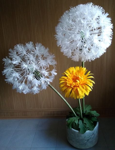 Flower Costume, Flower Gift Ideas, Handmade Flowers Paper, Crepe Paper Flowers, Paper Flower Bouquet, Giant Flowers, Giant Paper Flowers, Fairy Parties, Paper Flowers Diy