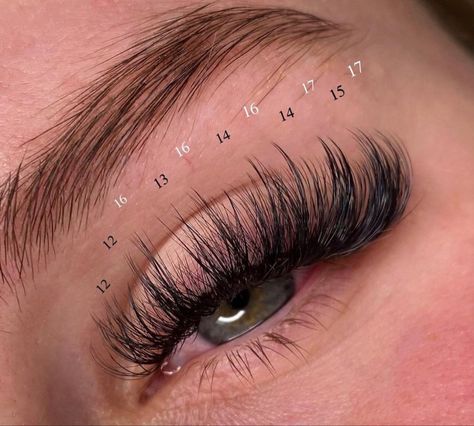 Kim Kardashian Eyelashes, Eyelash Extensions Salons, Natural Fake Eyelashes, Best Lash Extensions, Lashes Fake Eyelashes, Lashes Tutorial, Wispy Eyelashes, Eyelash Extensions Styles, Lash Extensions Styles