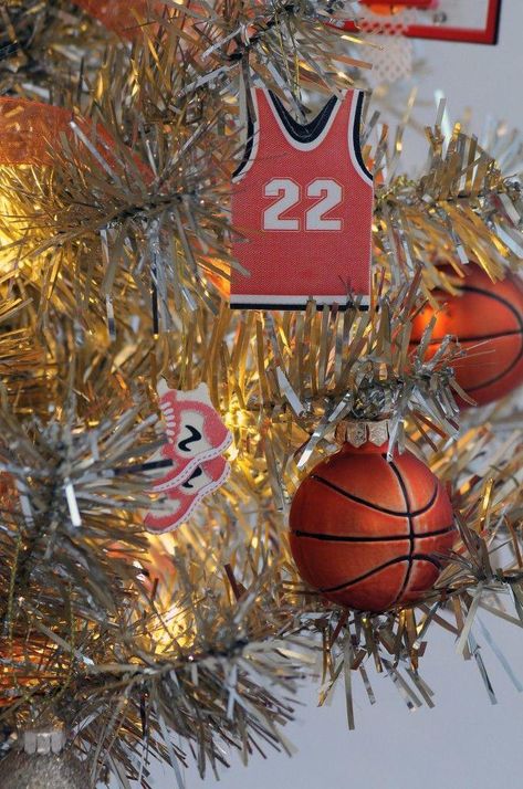 Basketball Cakes, Nba Christmas, Basketball Christmas, Christmas Ideas For Boyfriend, Basketball Room, Tangled Lights, Gingerbread Latte, Cemetery Decorations, Basketball Party