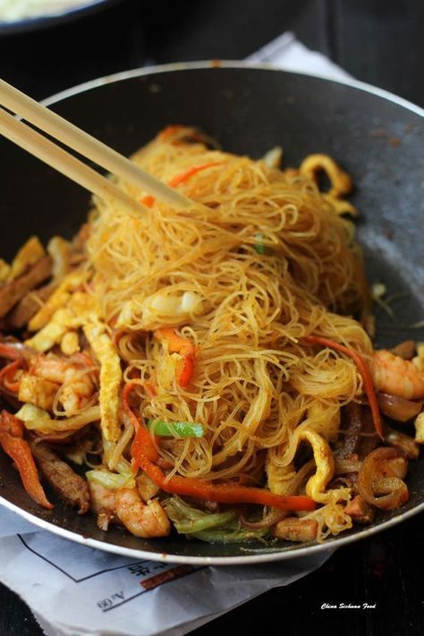 Singapore Mei fun- rice noodle, napa cabbage and shrimp stir fry Shrimp Mei Fun, Best Rice Noodle Recipes, Singapore Chow Mei Fun, Mai Fun Noodles Recipe, Chow Mei Fun Recipe, Singaporean Noodles, Cabbage And Shrimp, Singapore Rice, Mai Fun