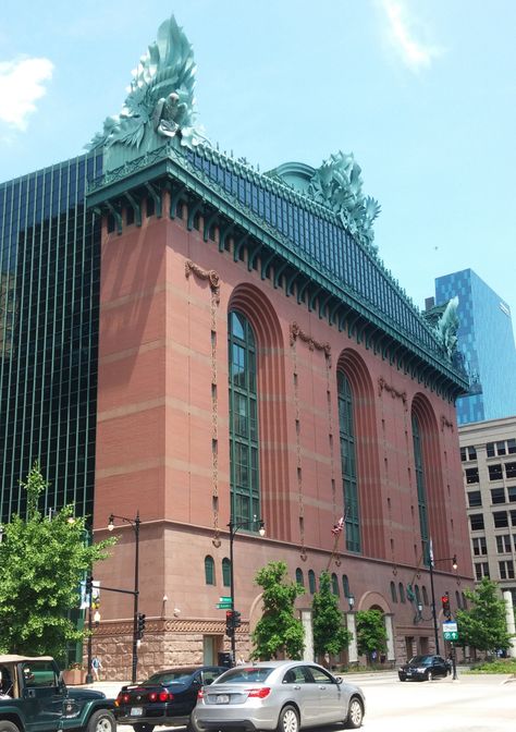 Winter Garden at the Harold Washington Library Harold Washington Library, Postmodern Architecture, Post Modernism, Places In America, Tall Buildings, Chicago Architecture, Urban Planning, Facades, Winter Garden