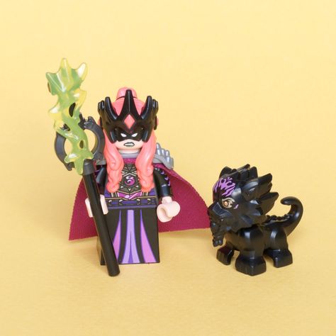 H. - Dark Elf Sorceress with Manticore Minion | 4th minifig … | Flickr Lego Fantasy Minifigures, Lego Dragon, Lego Knights, Lego Minifigs, Lego Custom Minifigures, Lego Bionicle, Lego Characters, Lego Castle, Lego Figures