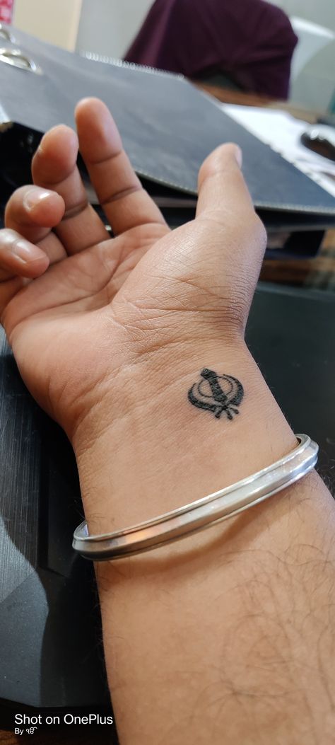 Sikhism Tattoo, Punjabi Tattoo Ideas Women, Khanda Tattoo Design, Sikh Tattoo Ideas, Ek Onkar Tattoo, Khanda Tattoo, Sikh Tattoo, Hand Tatto, Side Tattoos Women