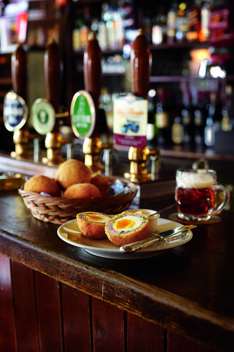 Home-made Scotch eggs are far superior to shop-bought ones and the recipe only takes around an hour to make. Pub Snack, Scotch Eggs Recipe, Pub Grub, Gastro Pubs, Scotch Eggs, Delicious Magazine, Incredible Edibles, Pub Food, British Food