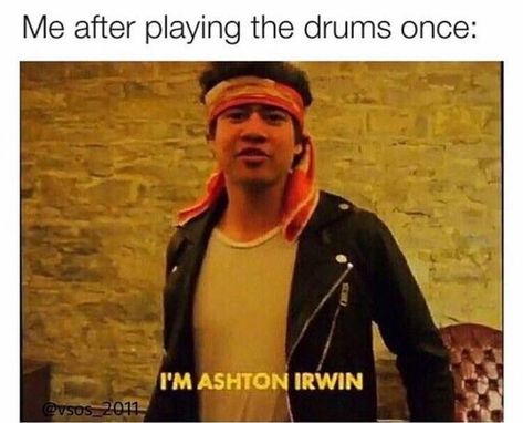 Calum Hood Memes, 5sos Funny Pics, 5sos Preferences, 5sos Funny, 5sos Memes, 5sos Pictures, Five Seconds Of Summer, Calum Hood, Funny Wallpaper