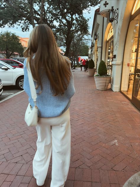 Light Blue Sweater Outfit, Blue Outfit Winter, Blue Top Outfit, Casual Neutral Outfits, Blue Sweater Outfit, Light Blue Crewneck, Black Pants Outfit, Light Blue Cardigan, Dark Blue Pants