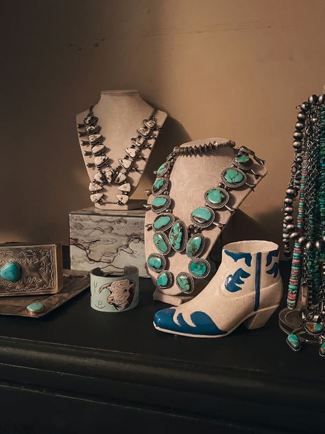 Turquoise Jewelry Display, Western Jewelry Organizer, Western Jewelry Display Ideas, Jewelry Display Ideas Home, Western Jewelry Display, Western Jewelry Holder, Western Antiques, Punchy Jewelry, Western Apartment