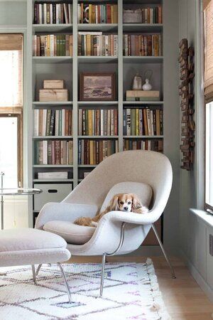 The Simple Way To Style Your Bookshelf — SIMPLE HOME  |  SIMPLE LIFE Storage Shelf Ideas, Styling Bookshelves, Minimalist Shelves, Home Simple, Large Coffee Tables, Simple Home, Book Storage, Framed Photographs, Bottom Shelf