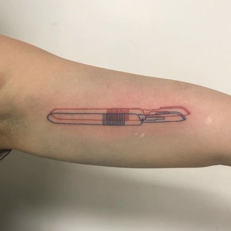 3D scalpel 🔪 thanks for coming by Lesley 🙂 Scalpel Aesthetic, Scalpel Tattoo, Room Tattoo, Heart Tattoos, Stop And Shop, Scalpel, Operating Room, Aesthetic Tattoo, Thanks For Coming