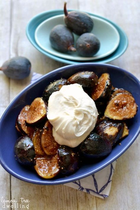 Fresh Figs, caramelized in a mixture of brown sugar, cinnamon & vanilla and topped with sweetened whipped cream cheese. Do you ever just see something at the Brown Sugar Cinnamon Cream Cheese, Caramelized Figs, Lemon Tree Dwelling, Candied Orange Slices, Rustic Dessert, Creative Dessert Recipes, Cinnamon Cream Cheese, Pudding Ice Cream, Sweetened Whipped Cream