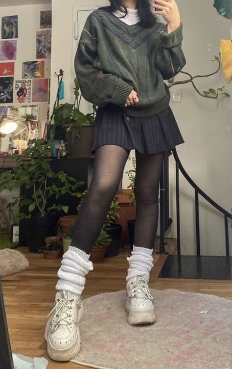 Clothing Drawings, Water Nymph, Goth Chic, 일본 패션, College Fits, Alt Outfits, Style Goals, Concert Outfits, Winter Skirt