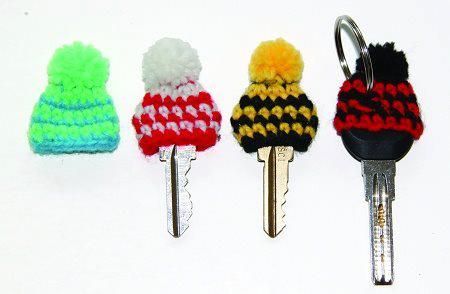 Crochet Key Cover, Key Caps, Crochet Keychain, Diy Crochet Projects, Yarn Projects, Key Fobs, Diy Dollhouse, Crochet Accessories, Crochet Gifts