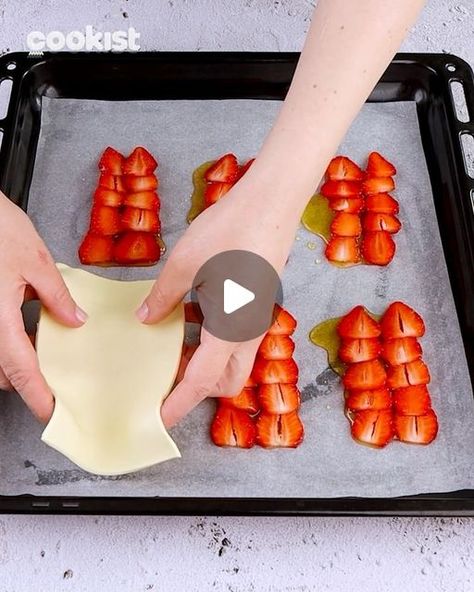 Puff Pastry And Strawberries, Strawberry And Puff Pastry Recipes, Phyllo Dough Recipes Strawberry, Phyllo Dough Recipes Dessert Strawberry, Strawberry Puff Pastry Tart, Strawberry Desserts Puff Pastry, Puff Pastry Squares Recipes, Strawberries And Puff Pastry, Strawberry Puff Pastry Dessert