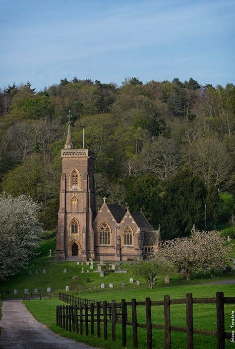 Church Photography, England Countryside, Old Country Churches, Somerset England, English Village, Old Churches, Country Church, Cathedral Church, Church Architecture