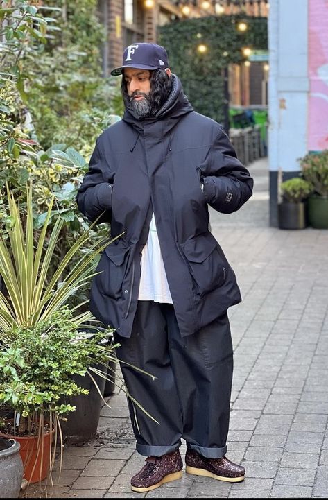 @66north Goretex Down Parka ❄️💦🔥 Long Parka Outfit, Parka Outfit Men, Parka Jacket Outfit, Parka Outfit, Mens Parka Jacket, Japan Fashion Street, Japan Street, Mens Fashion Classic, Long Parka