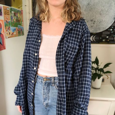 Blue Flannel Shirt Outfit, Blue Flannel Outfit Women, Vintage Flannel Outfits, 90s Flannel Outfits, Baggy Flannel Outfit, Blue Flannel Outfits, Flannel Outfit Women, Grunge Flannel Outfits, Blue Flannel Outfit