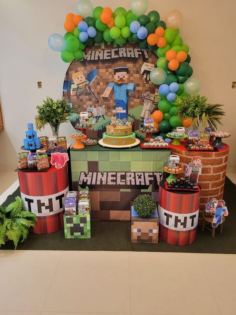 Minecraft Party Decorations Birthdays, Maincraft Party Ideas, Minecraft Party Ideas Decoration, Minecraft Birthday Party Decorations, Minecraft Themed Birthday Party, Minecraft Birthday Decorations, Diy Minecraft Birthday Party, Minecraft Party Decorations, Minecraft Theme