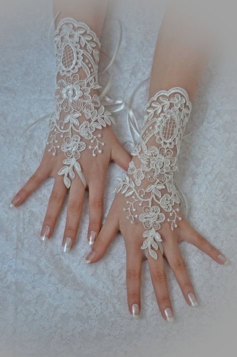 unique Original design Wedding Gloves ivory lace by newgloves, $30.00 Bride Gloves, Alana Blanchard, Gloves Lace, Masquerade Wedding, Medieval Wedding, Gorgeous Tattoos, Wedding Gloves, Bridal Gloves, Lace Gloves