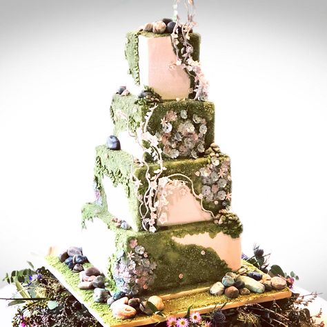 Secret Garden wedding cake with moss, rocks, flowers. All items are edible on this gluten free cake. Mossy Wedding Cake, Labyrinth Wedding Cake, Secret Garden Cake Ideas, Fae Wedding Cake, Elven Wedding Cake, Forest Cake Wedding, Plant Wedding Cake, Fairy Garden Wedding Cake, Fantasy Wedding Cakes