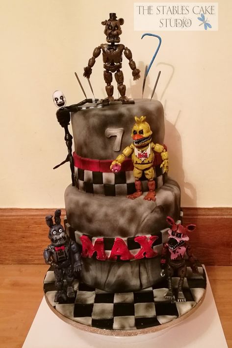 Fnaf Birthday Cake Ideas, 5 Nights Of Freddy Cake, Fnaf Food Ideas, Fnaf Birthday Cake, Fnaf Food, Five Nights Of Freddy, Fnaf Cakes, Fnaf Cakes Birthdays, Fnaf Cupcakes