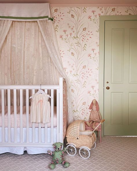 Julia Engel (Gal Meets Glam) on Instagram: “My favorite room in the house 🍊 Clementine’s nursery” Room Design Inspiration, Cottage Nursery, Nursery Room Design, Nursery Room Inspiration, Ideas Hogar, Nursery Inspo, Gal Meets Glam, Big Girl Rooms, Nursery Wallpaper