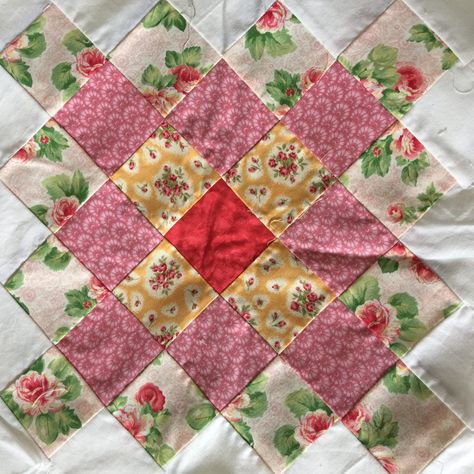 Scrap Great Granny Square Block Tutorial - susies-scraps.com Quilt Block Free Pattern, Antique Quilts Patterns, Diagonal Quilt, Amish Quilt Patterns, Granny Square Quilt, Quilt Square Patterns, Quilt Sewing Patterns, Amish Quilts, Scrap Quilt Patterns