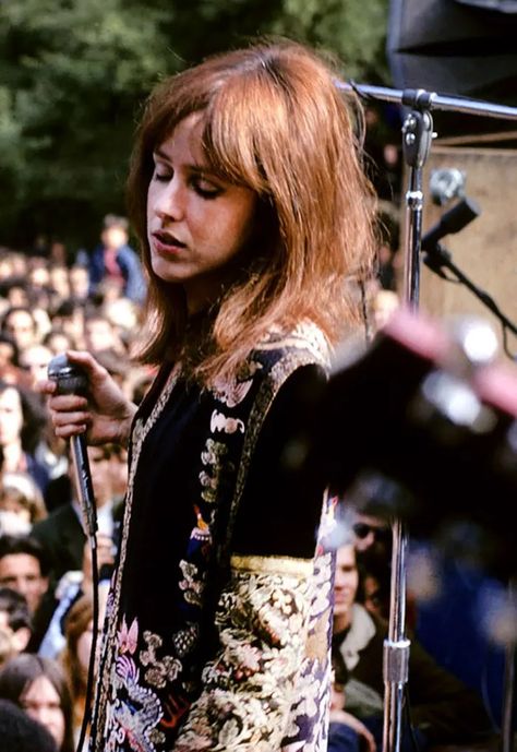 25 Greatest Classic Rock and Roll Women - Spinditty Woodstock Performers, Jefferson Starship, Grace Slick, 60s Women, Jefferson Airplane, Joan Baez, Women Of Rock, Classic Rock And Roll, Joe Cocker