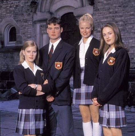 Amy Adams on the left! Cruel Intentions Outfits, Prep Aesthetic, Preppy Uniform, Rich School, Anne Winters, Private School Uniforms, Estilo Gossip Girl, High Knee Socks Outfit, High School Uniform