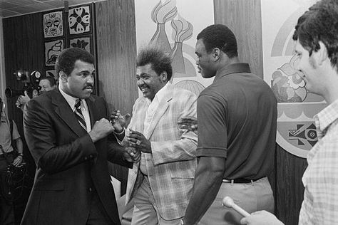 Muhammad Ali Laughing Pictures and Photos - Getty Images Laughing Pictures, Ali Boxing, Larry Holmes, Don King, King Pictures, Muhammad Ali Boxing, Cassius Clay, King Picture, Muhammed Ali