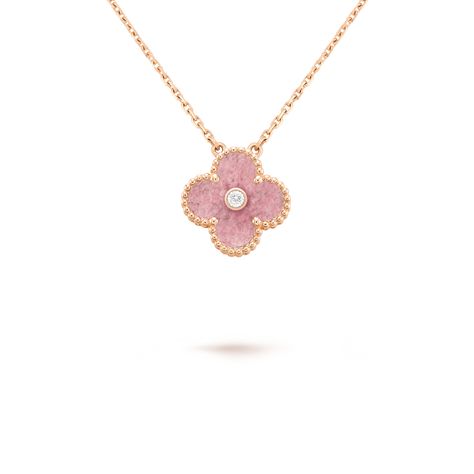 Vintage Alhambra pendant, rose gold, rhodonite, round diamond; diamond quality DEF, IF to VVS; limited edition. Alhambra Van Cleef, Van Cleef Necklace, Clover Club, Alhambra Pendant, Van Cleef And Arpels Jewelry, Pink Vans, Van Cleef And Arpels, Jewelry Lookbook, Vintage Vogue