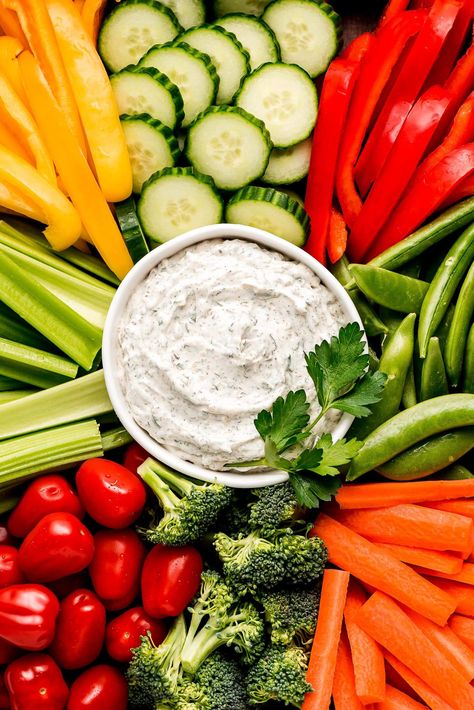 Veggie Dip Recipe, Vegetable Dip, Vegetable Tray, Vegetable Platter, Football Snacks, Recipes Appetizers, Veggie Dip, Veggie Tray, Dried Herbs