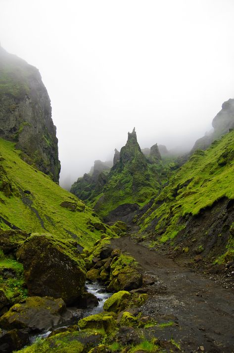 Jaime Lannister, Mountain Valley, Arya Stark, Pretty Places, Lush Green, Fantasy Landscape, Beautiful World, Travel Dreams, Beautiful Landscapes