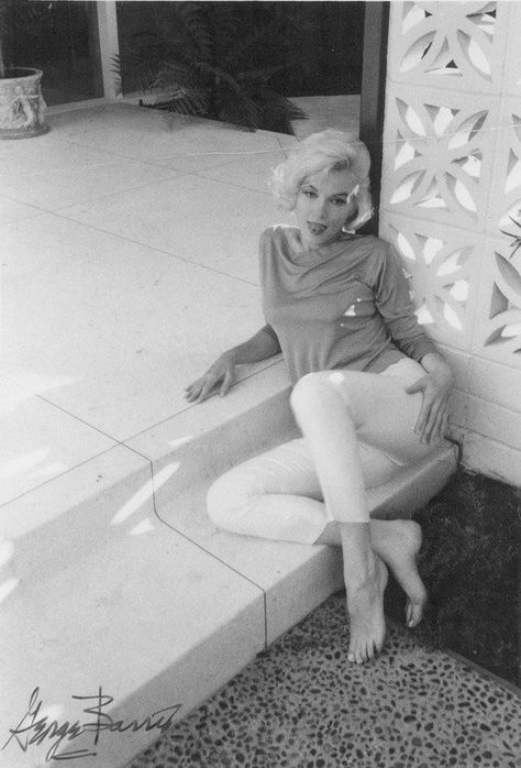 Marilyn photographed by George Barris, June-July 1962. Merlin Monro, Marilyn Monroe 1962, Norma Jean Marilyn Monroe, Rare Marilyn Monroe, Marilyn Monroe Art, Intimate Photos, Marilyn Monroe Photos, Norma Jean, Norma Jeane