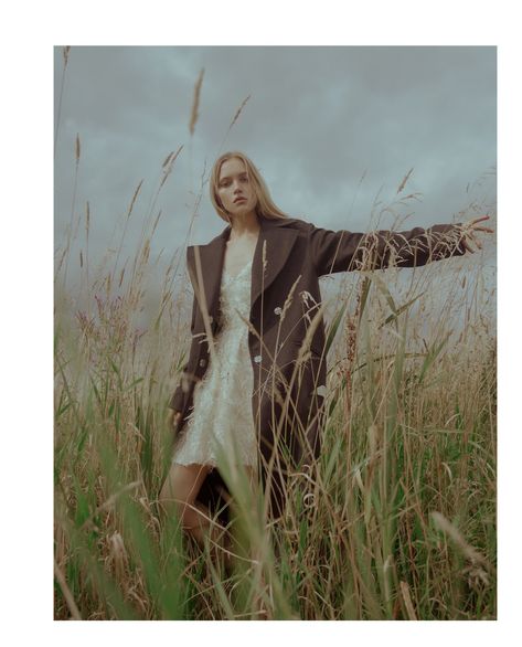 Rural Fashion Editorial, Natural Fashion Photography, Fashion Shoot In Nature, Free People Editorial, Woman In Nature Photography, Photoshoot In Nature, Fashion Editorial Nature, Living In Nature, Nature Editorial