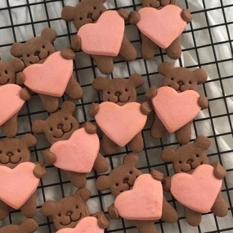 Teddy Bear Cookies, Bear Cookies, Cute Baking, Heart Cookies, Cute Desserts, Cute Cookies, Food Obsession, Cafe Food, Cute Cakes