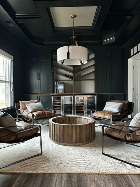 Black Whiskey Room, Moody Whiskey Room, Whiskey Room Interior Design, Whiskey Lounge Home, Cocktail Lounge Room Ideas, Lounge Sitting Area, Conversation Room Ideas, Moody Bar, Conversation Room