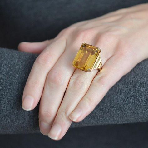 Large Retro 14kt Citrine Cocktail Ring 30ct Annerversary Gifts, Luxury Citrine Rings With Large Stone, Luxury Large Stone Citrine Jewelry, Luxury Citrine Cushion Cut Jewelry, Citrine Cocktail Ring, Luxury Cabochon Citrine Jewelry, Antique Rings Vintage, Ootd Women, Georgian Era