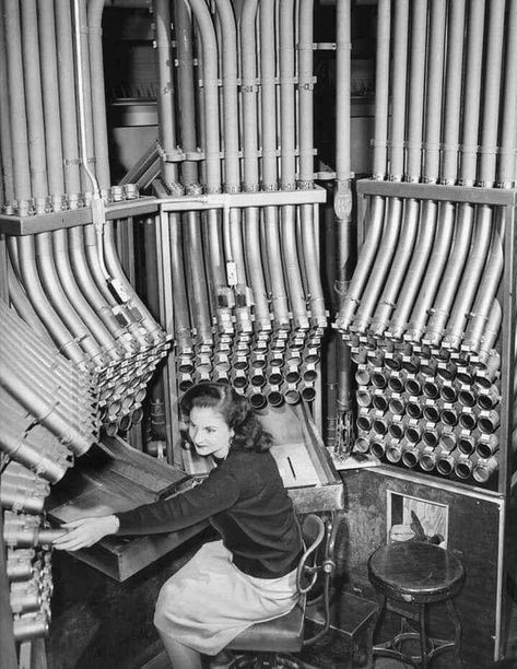 The Pneumatic Tube Room at Marshall Fields department store, Chicago, transporting cash and documents between departments in 90 seconds, 1947 Pneumatic Tube, Marshall Fields, Messy Nessy Chic, Chicago History, The Lost World, My Kind Of Town, The Windy City, Old Photographs, Dieselpunk