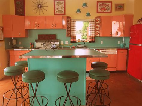 Kitchen Retro, Retro Renovation, Kitschy Kitchen, Mid Century Modern Kitchen, Casa Vintage, Mid Century Kitchen, Retro Interior, Kitchen Farmhouse, Retro Home Decor