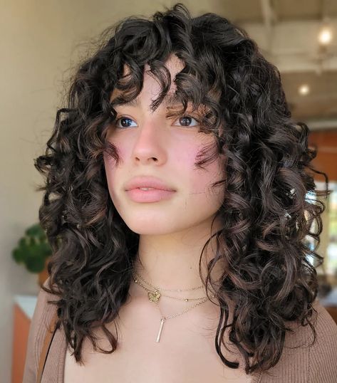 Long Layered Curly Hair, Layered Curly Haircuts, Wavy Layered Hair, Natural Curly Hair Cuts, Bob Haircut Curly, Layered Curly Hair, Curly Hair Photos, Dirty Blonde Hair, Haircuts For Curly Hair