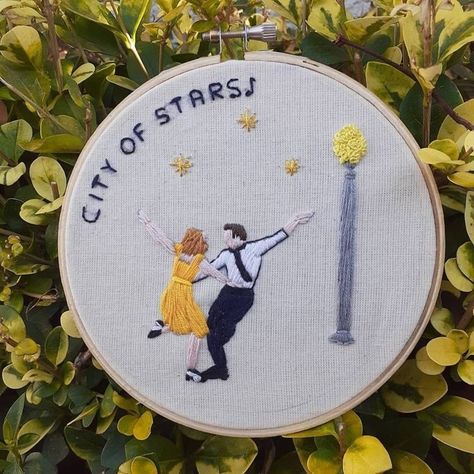 La La Land Gift Ideas, La La Land Crafts, Lalaland Painting, La La Land Drawing, Movie Embroidery, Flower Aesthetics, Embroidery Hoop Art Diy, Tshirt Painting, Embroidery Lessons