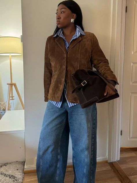 Suede Blazer Outfit, Brown Suede Jacket Outfit, Brown Suede Blazer, Suede Jacket Outfit, Chic Swimsuit, Jeans Outfit Fall, Simple Fall Outfits, Suede Blazer, Fall Jeans