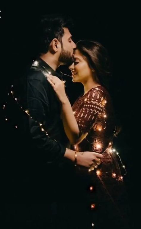 Couple Night Photoshoot Poses, Couple Night Photography Romantic, Diwali Couple, Lighting Photoshoot, Night Shoot, Funny Happy Birthday Song, Lights Photography, 4k Images, Bridal Songs