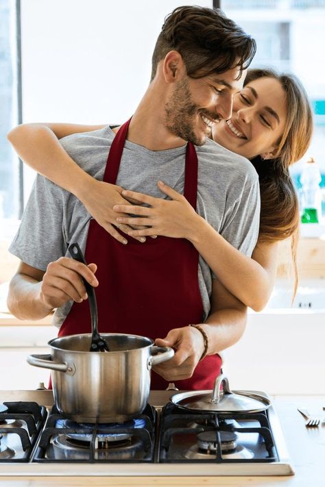 Primal Diet, Small Kitchen Design, Inspiration For The Day, Cooking Photography, Couple Cooking, Honeymoon Phase, Couple Songs, Cooking Together, Photo Couple