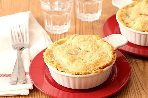 Chicken Pot Pie For Two In Ramekins - Homemade In The Kitchen Chicken Pot Pie For Two, Pot Pie For Two, Chicken Dinner For Two, Veggie Pot Pie, Chicken Recipes For Two, Homemade Chicken Pot Pie, Easy Chicken Pot Pie, Romantic Meals, Pot Pies Recipes