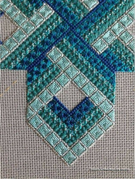 Gordian Knot, Hantverk Diy, Bargello Patterns, Bargello Needlepoint, Plastic Canvas Stitches, Canvas Work, Wildflower Meadow, Hardanger Embroidery, Needlepoint Stitches